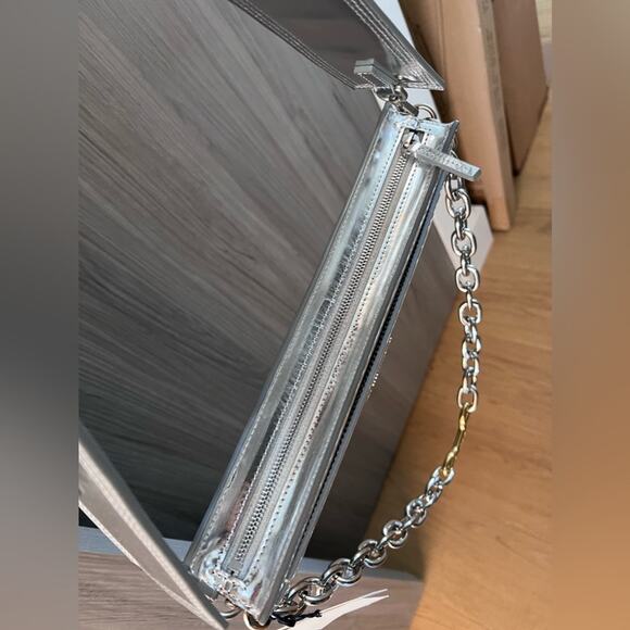 NWT JACQUEMUS Le Ciuciu metallic silver leather shoulder bag PRISTINE CO… - Picture 10 of 16